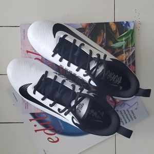 NWOT Huarache Seven cleats